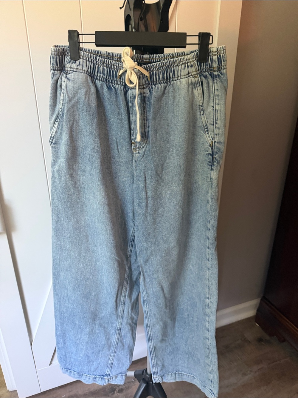 Gap Wide leg pull on jeans